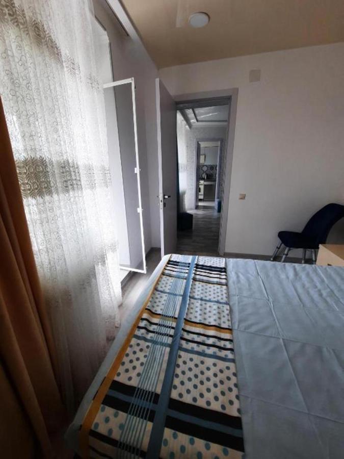 Apartment Desi With Sea View On The Beach In バトゥーミ エクステリア 写真