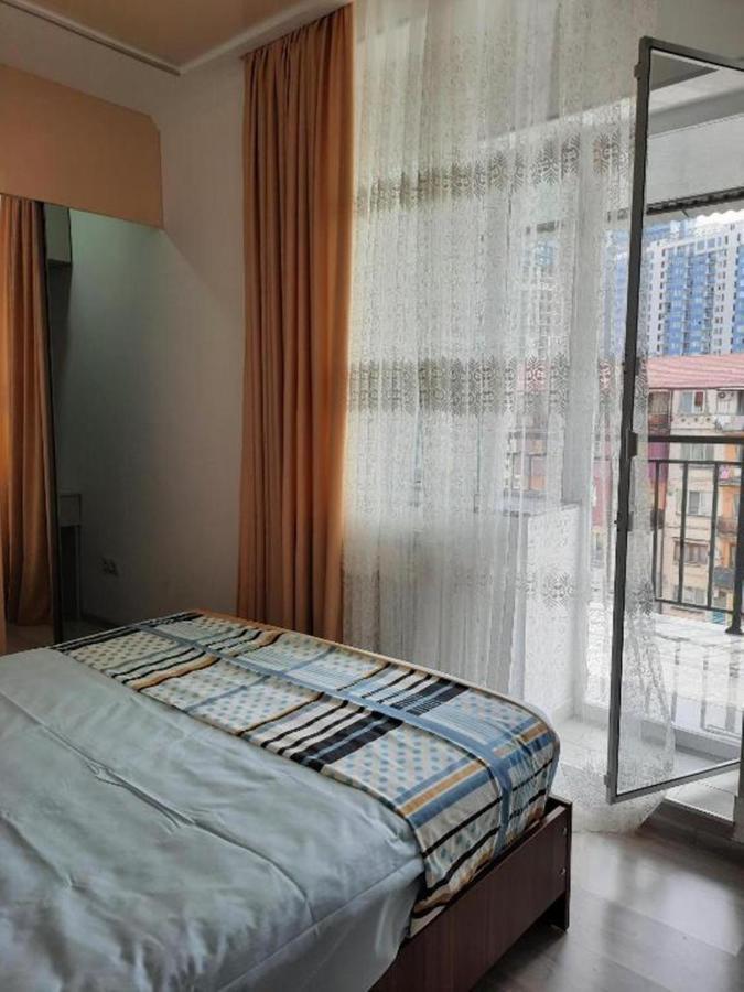 Apartment Desi With Sea View On The Beach In バトゥーミ エクステリア 写真
